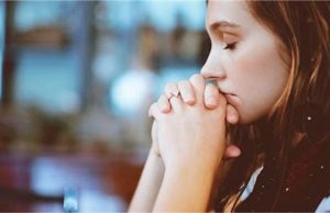 Cristã Agradece as Orações e Testemunha a Mudança em Sua Vida