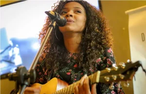 Gabriela Gomes – Deus Proverá