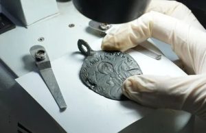 Artefato de 1.600 Anos encontrado na Turquia mostra o Rei Salomão Enfrentando o diabo