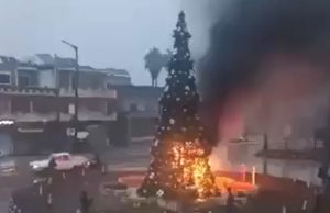 Síria: Manifestantes Cristãos Fazem Protesto Após Queima de Árvore de Natal