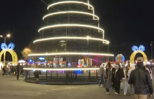 Cristãos Acendem Árvore de Natal na Capital da Síria em Meio a Tomada de Grupo Islâmico