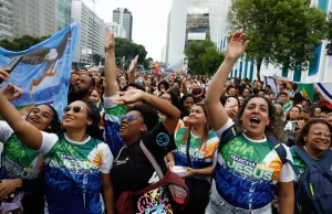 Proporção de Evangélicos Triplica em 30 Anos e Bate Recorde no Brasil, Mostra Censo